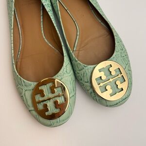 Tory Burch Reva Ballet Flats Croc Embossed Mint Green Gold Logo Size 9M